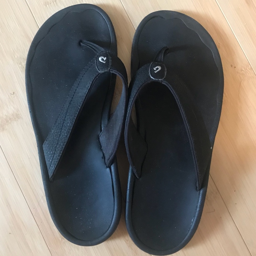 OluKai Ohana flip flops